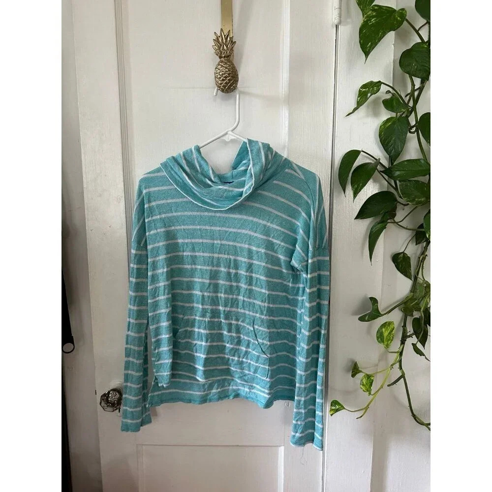 City Streets Women’s size medium blue striped top